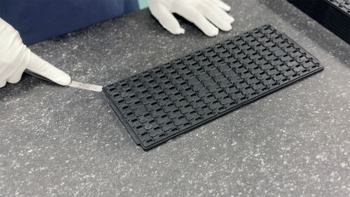 Le rôle des plateaux JEDEC de haute précision dans les lignes automatisées