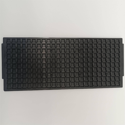 Un bon prix. Plateaux en plastique de Matrix de noir d'OIN 9001 écologiques pour le composant d'IC en ligne