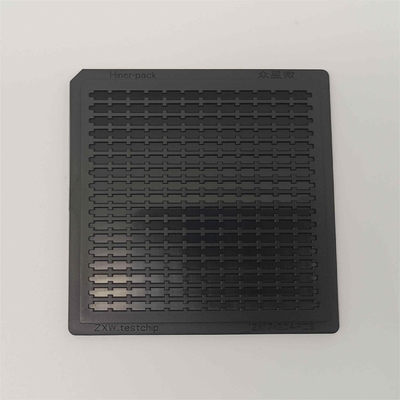 Un bon prix. Les pièces de chargement d'IC prennent le paquet de gaufre de structure avec des brucelles en ligne