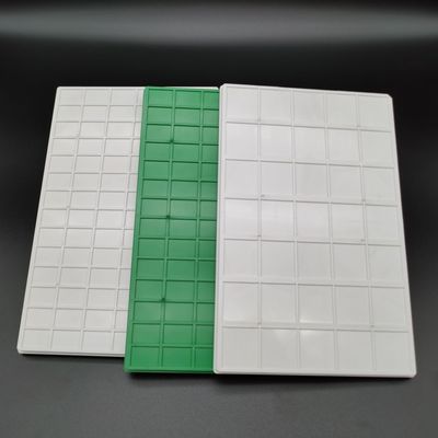 Un bon prix. Plateaux antistatiques de composantes électroniques d'ESD de plateau d'ABS d'ODM Reuseable pour des dispositifs en ligne