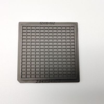 Un bon prix. Plateaux à puces pour pièces électroniques traditionnels noirs de 2 pouces en ligne