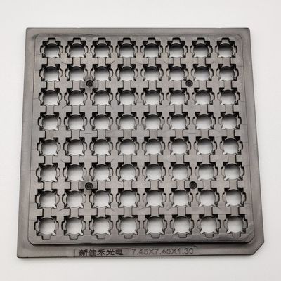 Un bon prix. Par les plateaux en plastique de cavité de structure de trou pour l'objectif de caméra de chargement en ligne