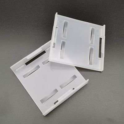 Un bon prix. Solution va-et-vient de Tray Packaging Clip Recyclable ESD de gaufre de 4 pouces en ligne